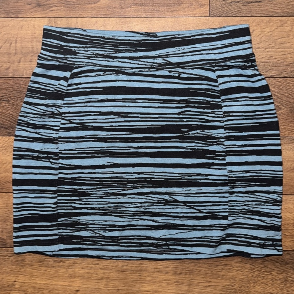Ibex Size Medium Mini Skirt Abstract Stripes 100% Merino Wool Made In USA Luxury